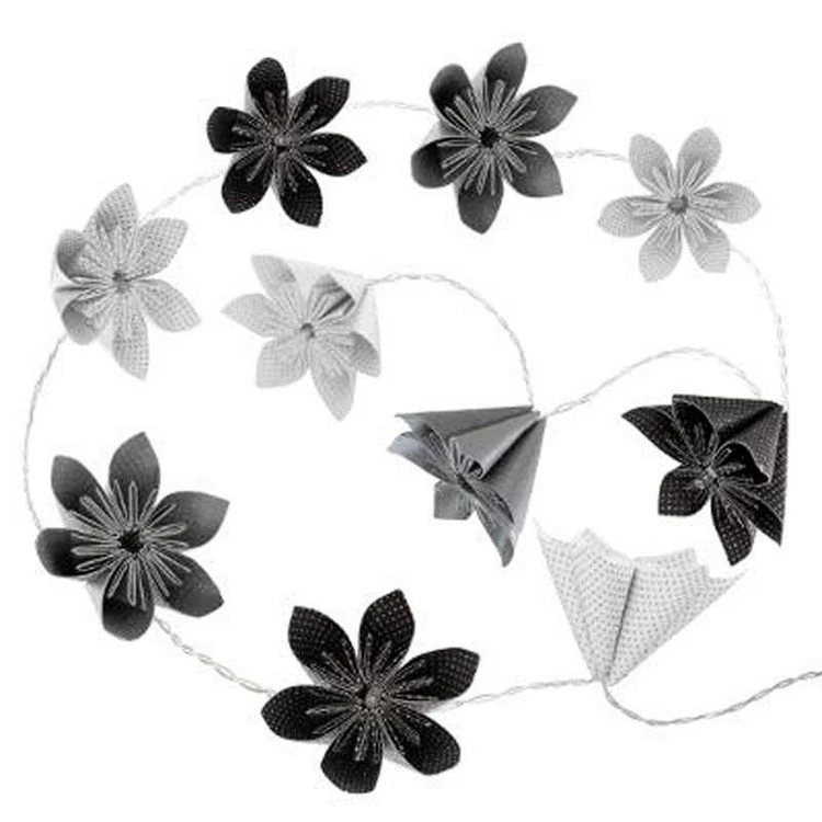 Remise 🎉 Guirlande LED à Piles 10 Fleurs 23cm Noir ❤️ 1 Remise 🎉 Guirlande LED à Piles 10 Fleurs 23cm Noir ❤️